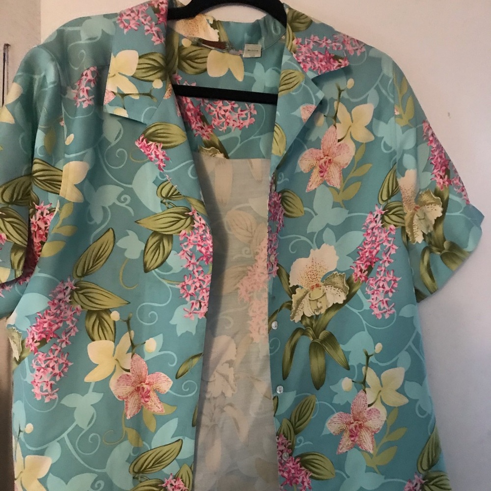 Tommy Bahama Women’s button down shirt XL